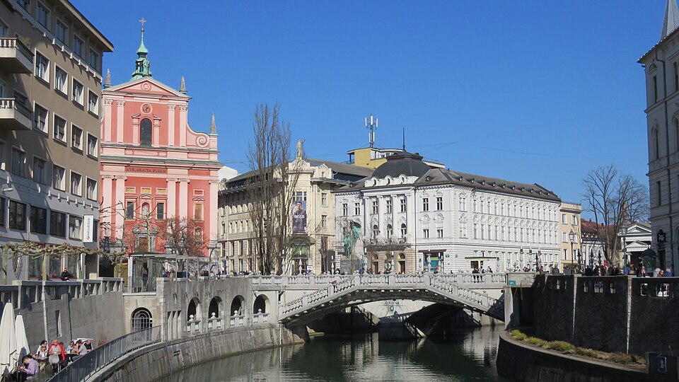 Prešernov trg v Ljubljani s Frančiškansko cerkvijo